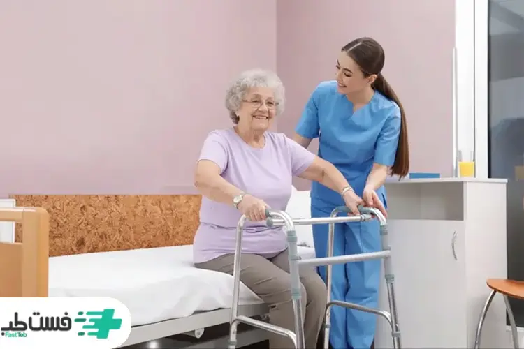 فرد عمل شده سعی دارد از تخت باند شود|فست طب